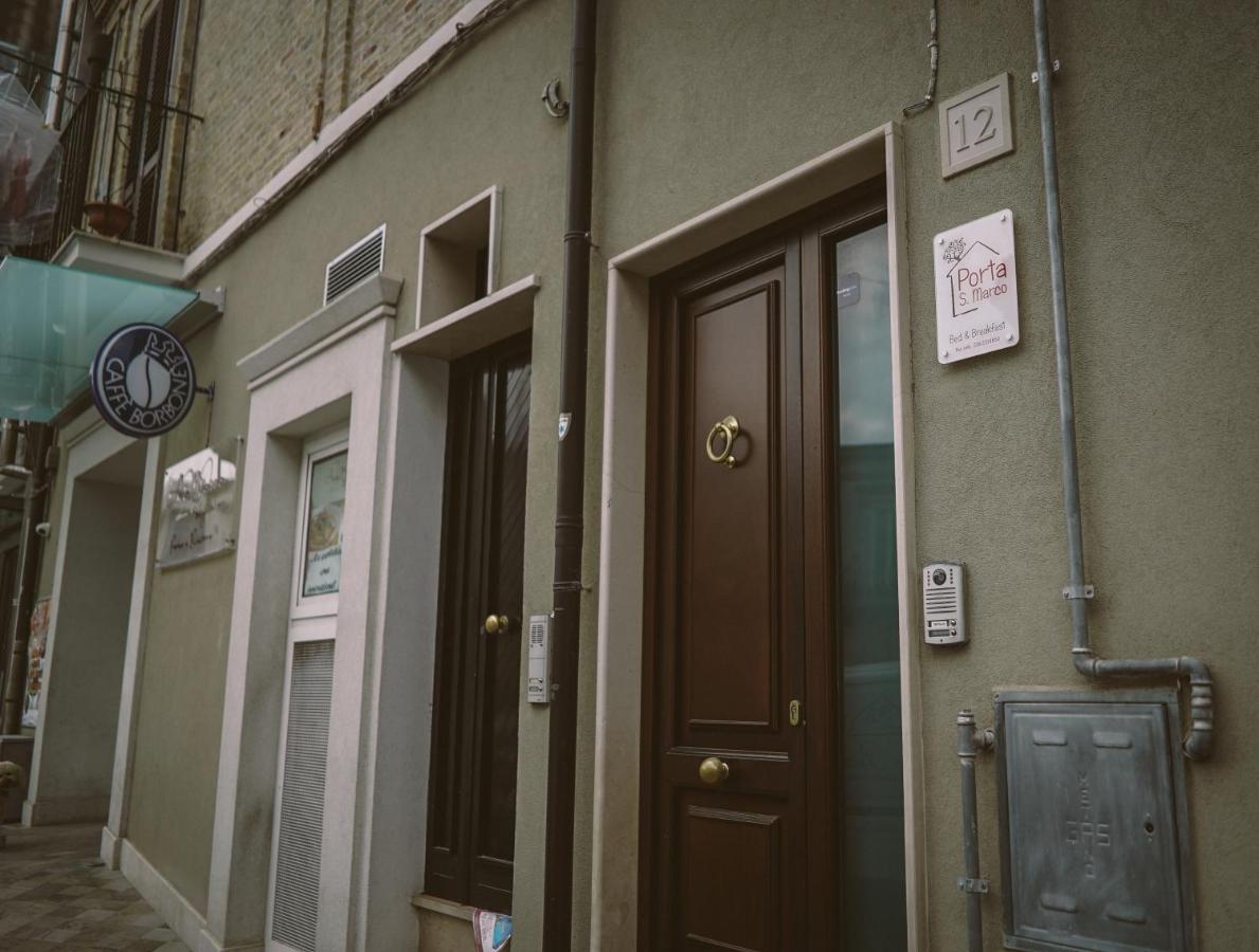 B&B Porta San Marco Сан-Северо Экстерьер фото